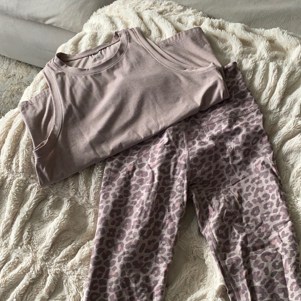 Beyond Yoga Leggings (leggings only)